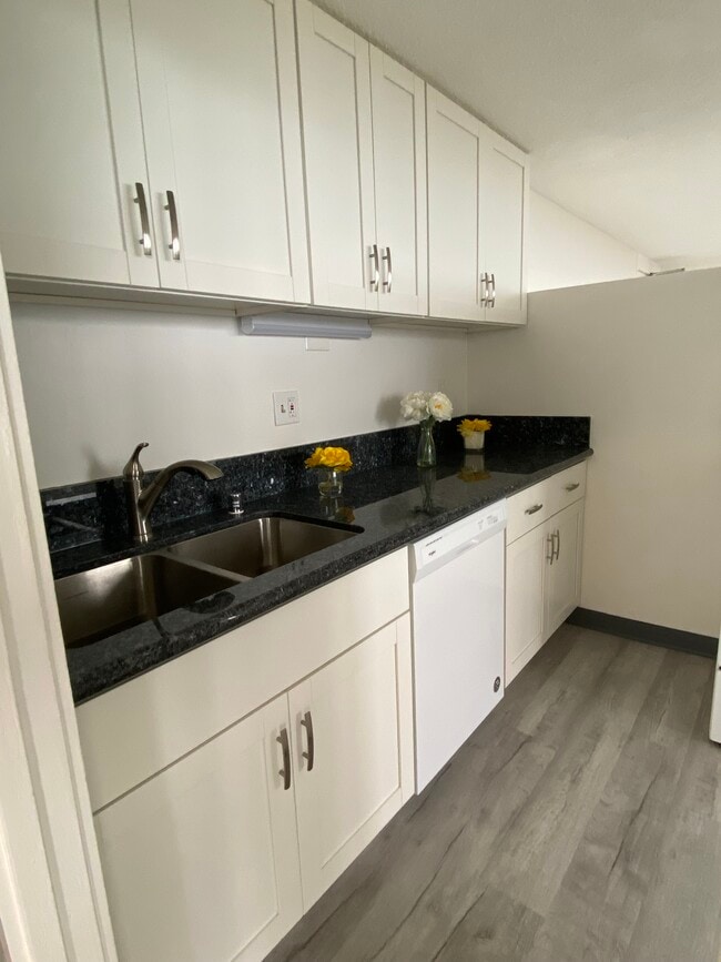 Building Photo - CPP 3102A