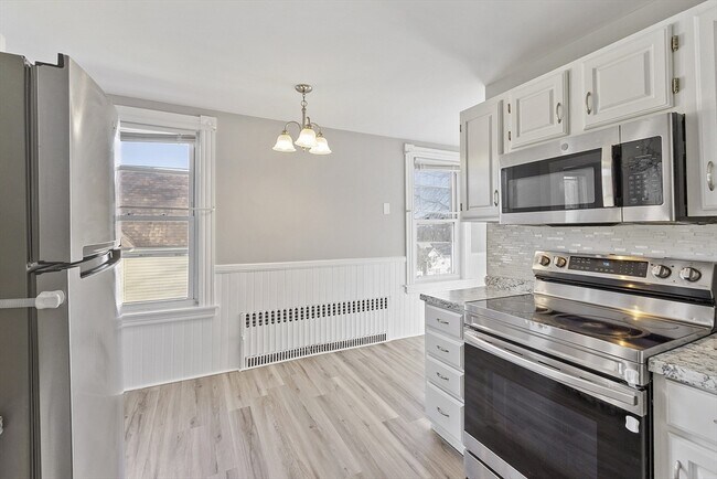 Building Photo - 19 Isabella St