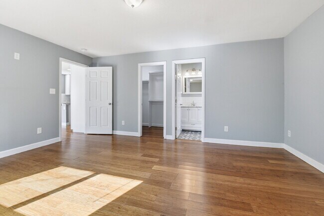 Building Photo - $3,045.95, 3 bed, 2 bath house in Denver with Fenced in Yard and In Unit Laundry!