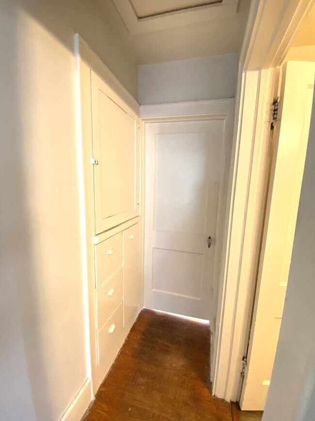 Building Photo - 3 BED 1.5 BATH NEAR OU MEDICAL CENTER