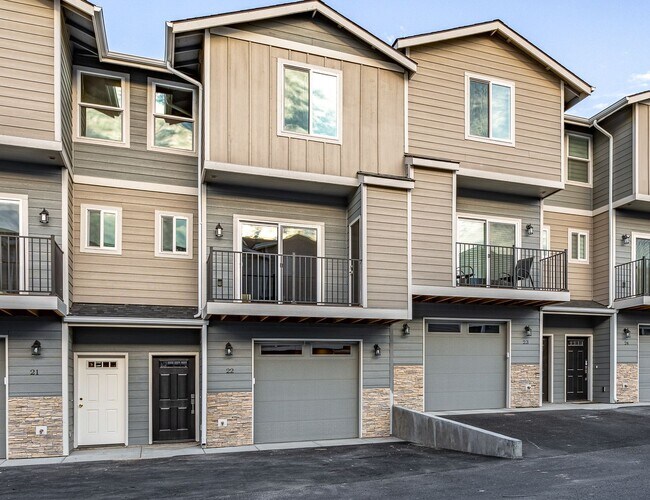 Building Photo - Brand New Townhouse in Yakima!