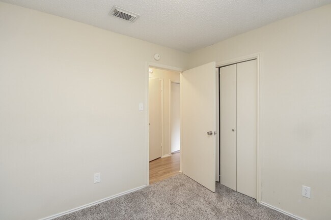 Building Photo - 17002 Enchanted Cir E