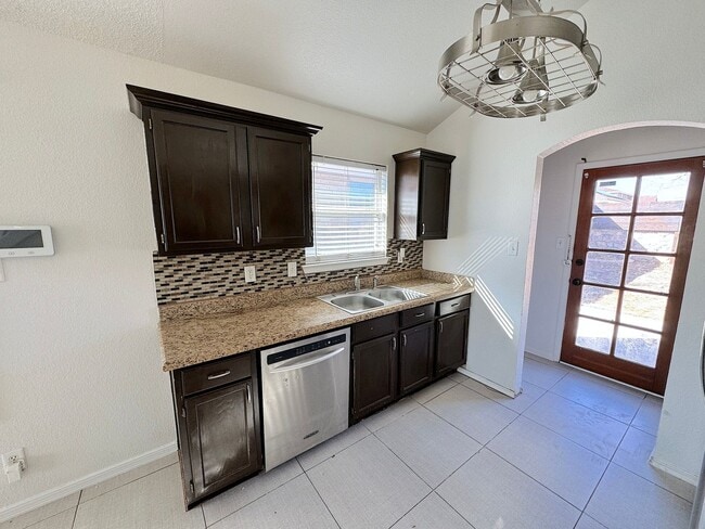 Building Photo - Northeast El Paso 3 Bed Refrig A/C