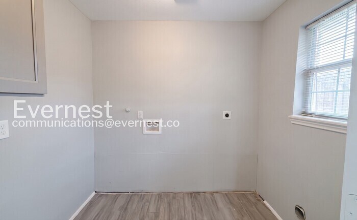 Building Photo - 8117 Richland Dr