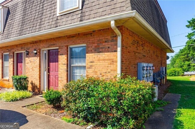 Primary Photo - 3730 Old Flowery Branch Rd