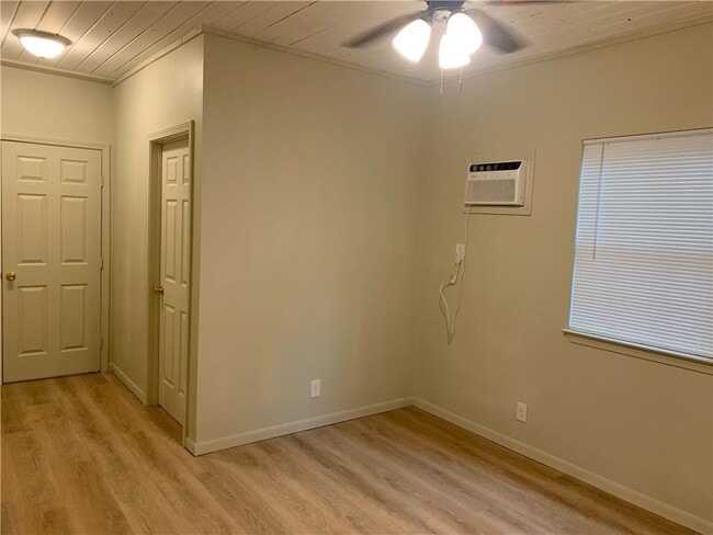 Building Photo - 1604 Water St