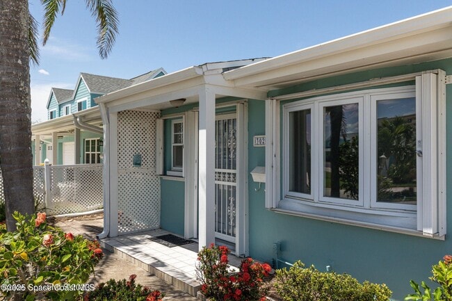 Building Photo - 302 Emerald Pl E