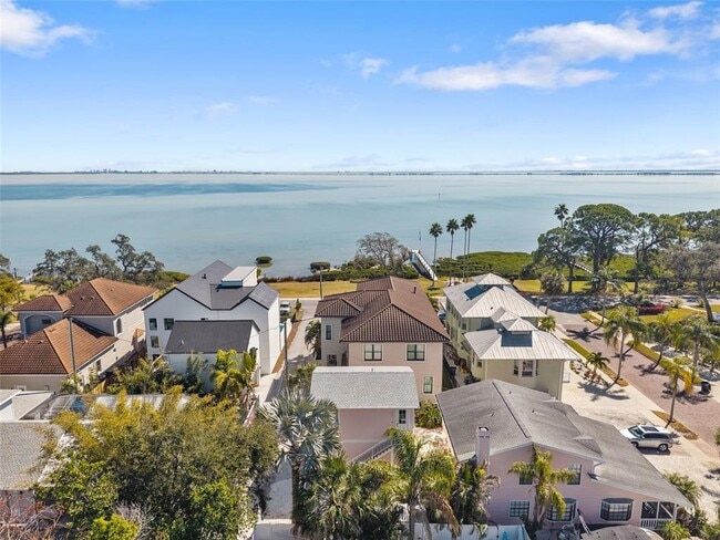 Building Photo - 345 Bailey St