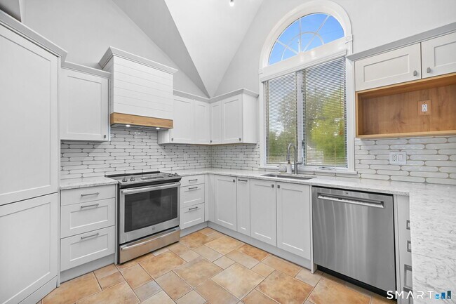 Building Photo - 18 Windy Knolls