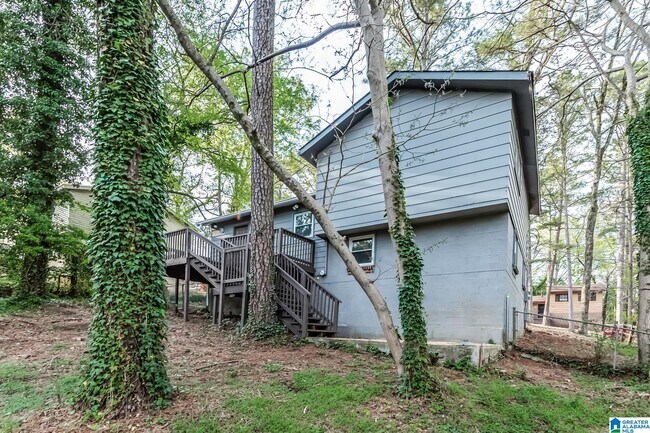 Building Photo - 1717 Bobolink Ln NE