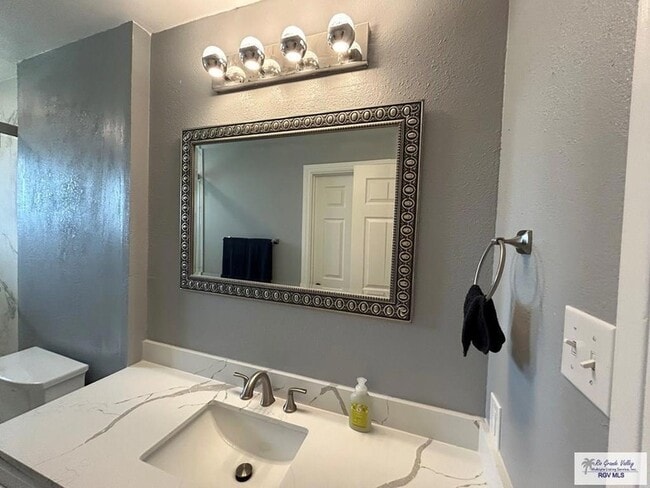 Building Photo - 711 Cisneros St