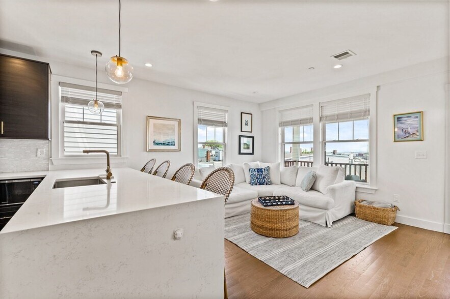 Building Photo - 241 Lexington St