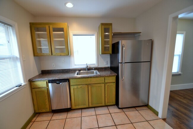 Building Photo - 3bd/2ba Seattle Home