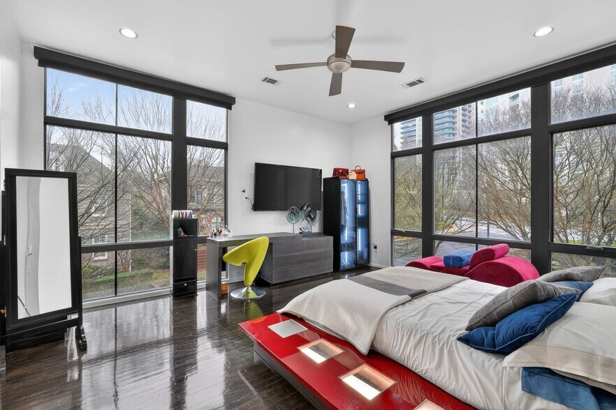 Building Photo - 721 Longleaf Dr NE