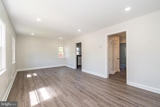 Building Photo - 620 Harwood Ave