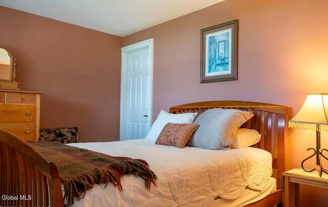 Building Photo - 27 Hill Rd