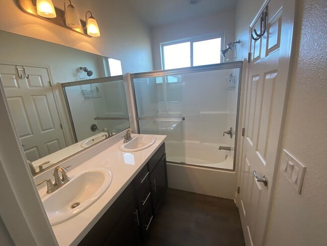 Building Photo - 4469 Hacienda Dr