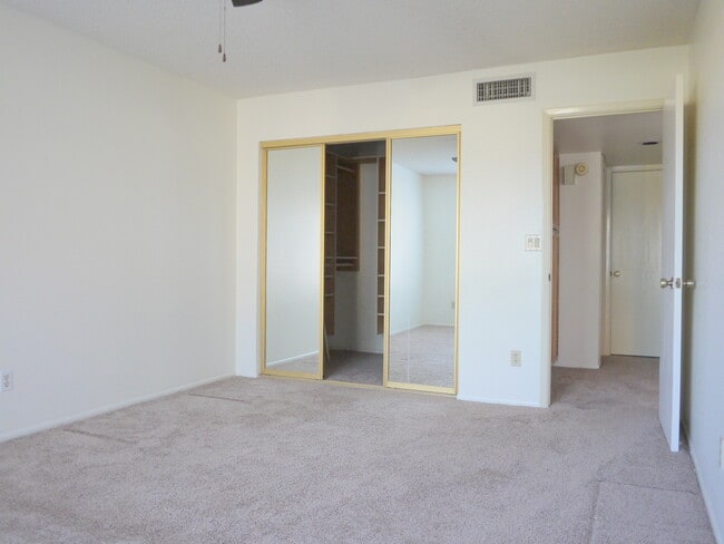 Building Photo - Great Location! 1 Bedroom 1 Bathroom Condo near ASU.