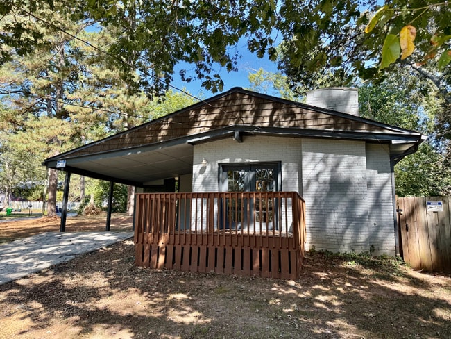 Building Photo - 2386 Elldale Ave