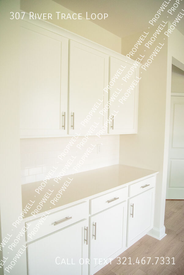 Building Photo - 307 River Trce Lp