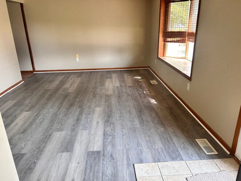 Living Room - 916 Hile Ln