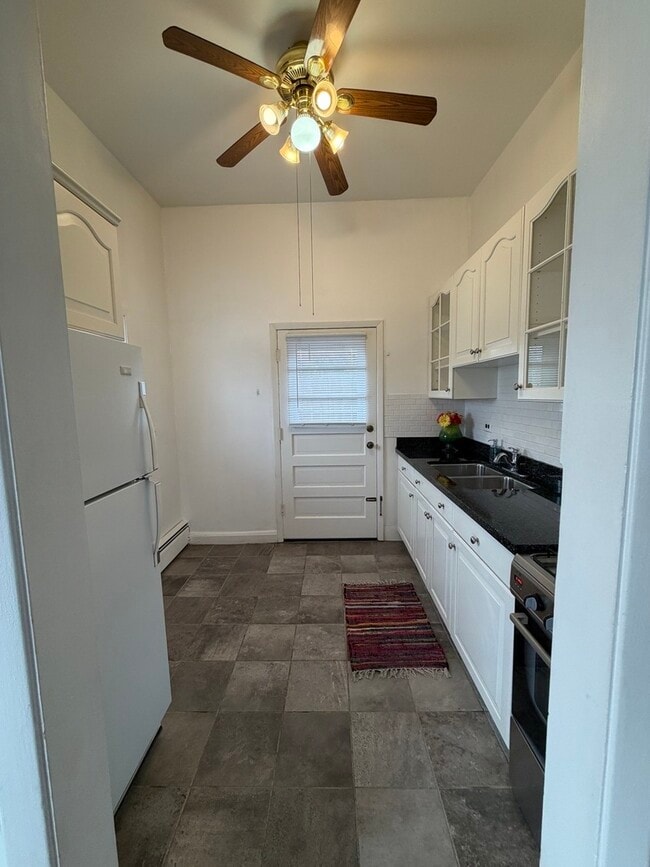 Building Photo - 1995 Howard Ave