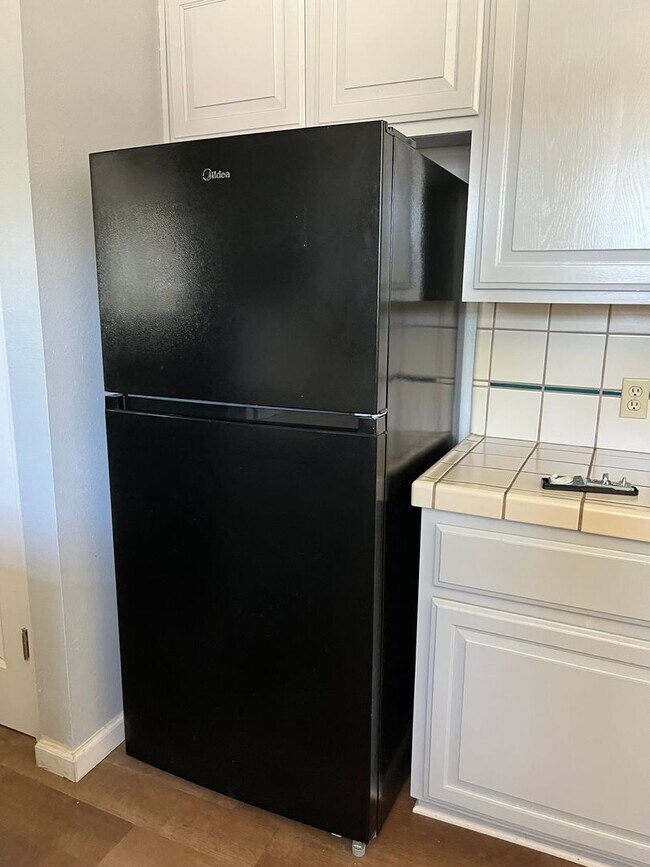 Building Photo - Available Now! Move-In Ready