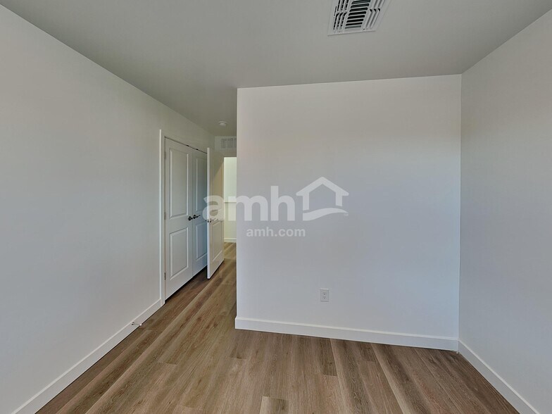 Building Photo - 7332 S Avenida Obelo