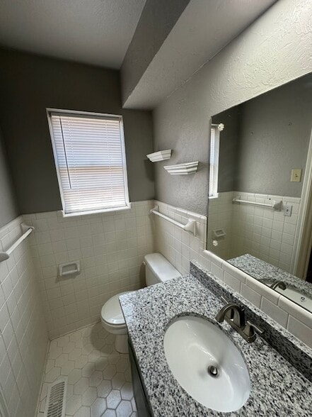 Building Photo - 6020 N Meridian Pl