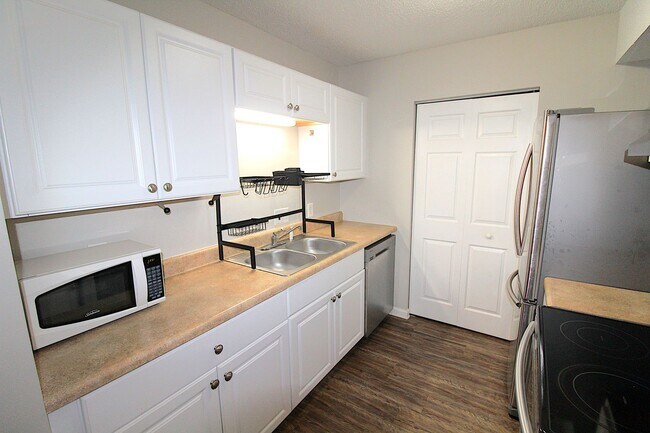 Building Photo - 1 Bedroom Condo in South Park
