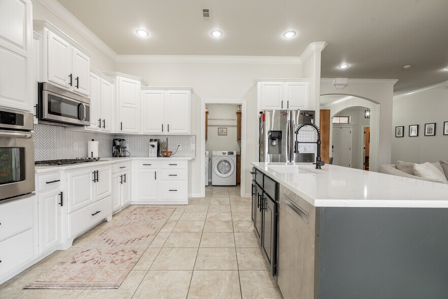 Building Photo - 212 Cowans St