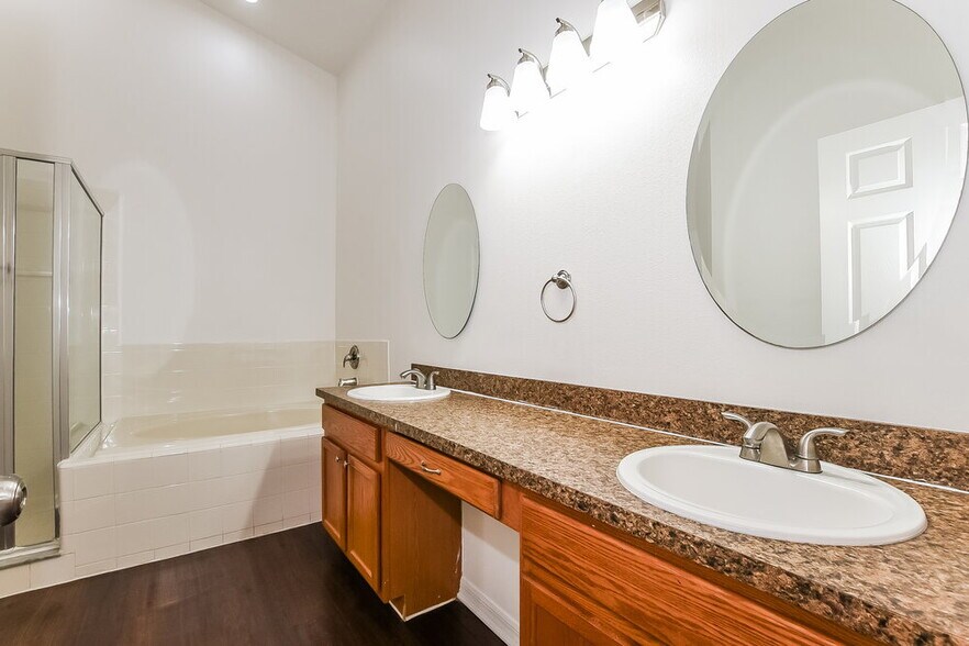 Building Photo - 2736 Eagle Canyon Dr S