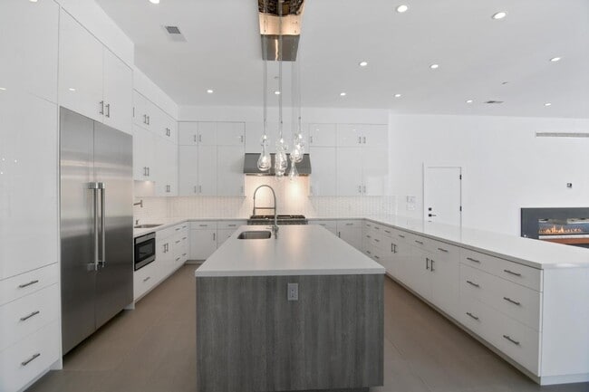 Building Photo - 1505 Wedgewood Dr