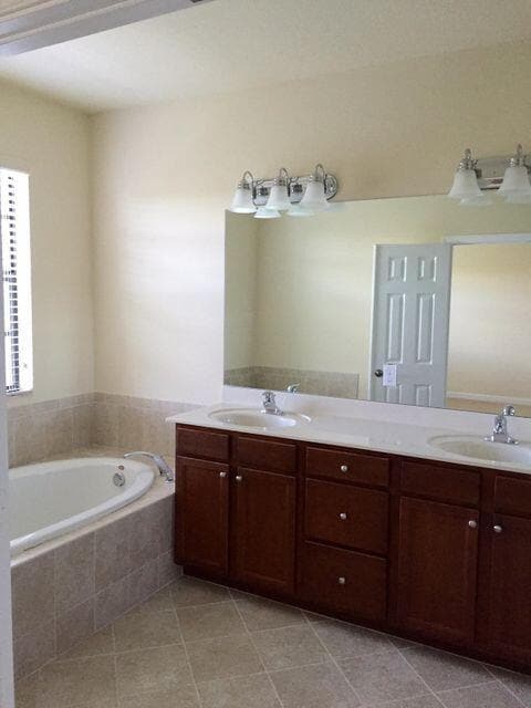 Building Photo - 10217 Wellington Parc Dr