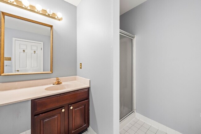 Building Photo - 1430 Redwood Ct