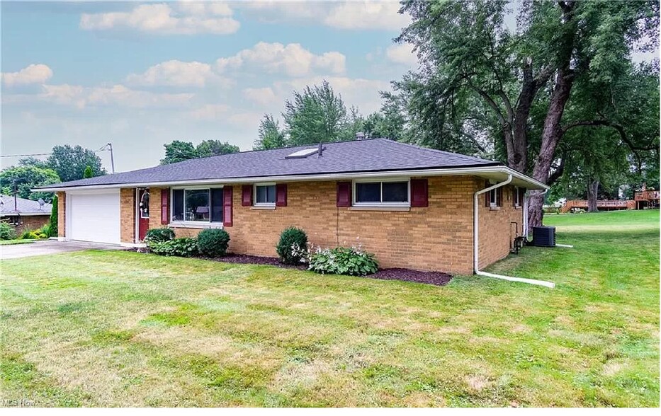 Front right - 1286 Laurel Dr