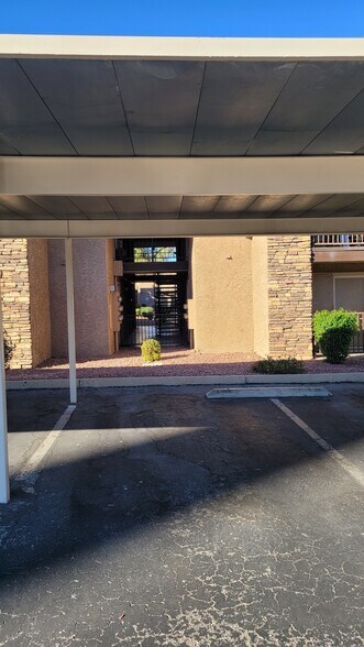 Building Photo - 5251 Indian River Dr