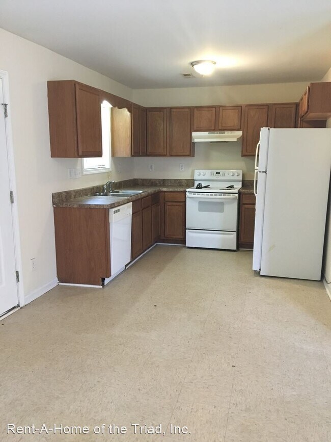 Building Photo - 3 br, 2 bath House - 137 Thomas Street