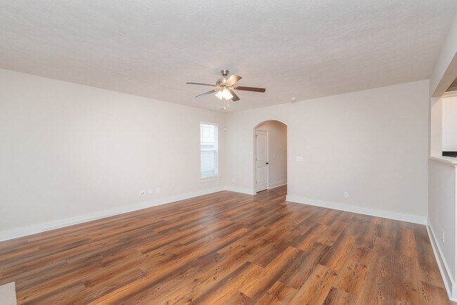 Building Photo - Beautiful and spacious 2 Story in Summerto...