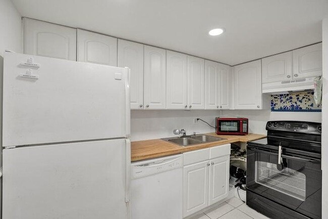 Building Photo - 636 NW 13th St