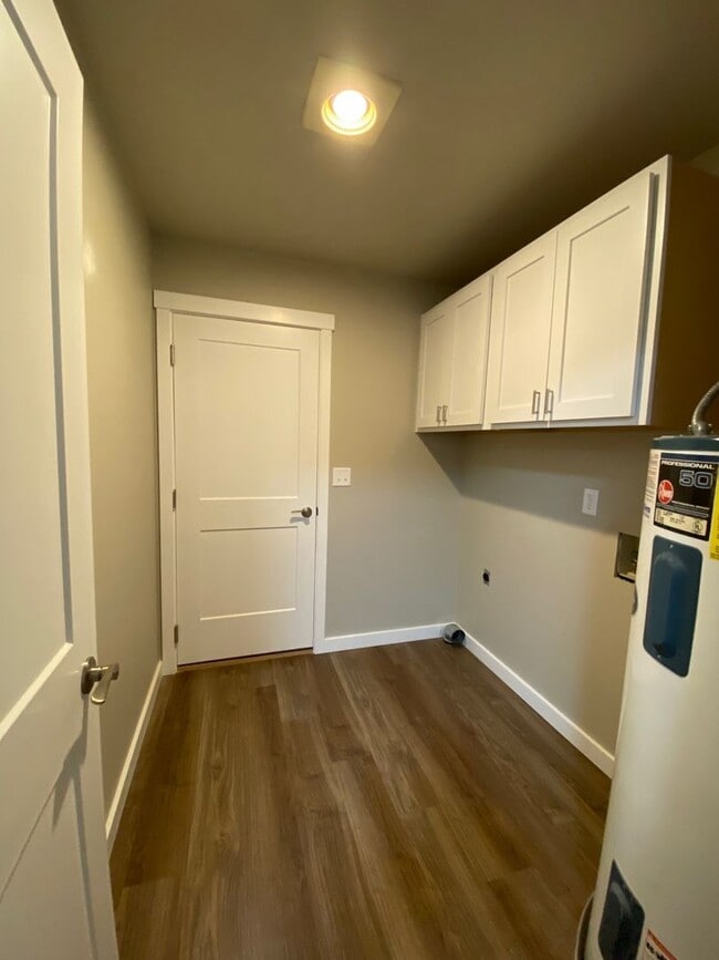Building Photo - 3417 Cascade Loop