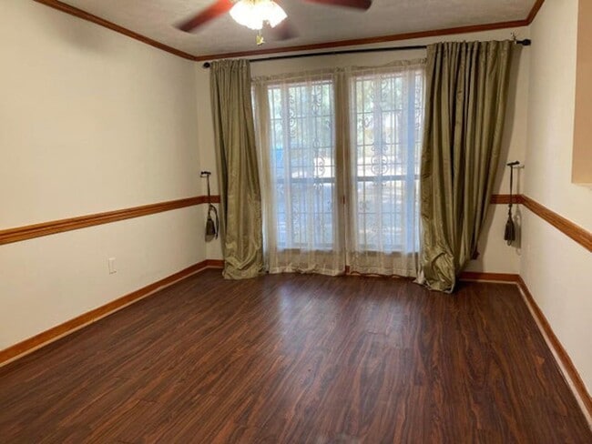 Building Photo - Charming 3 bedroom house in great shape