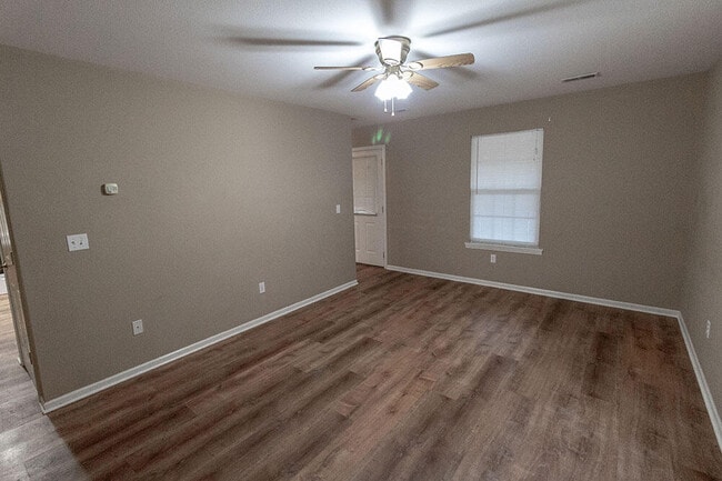 Building Photo - 1530 Florence Dr