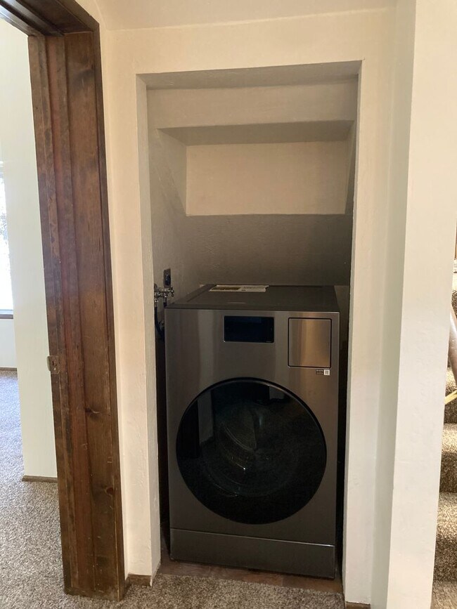 Building Photo - Enchanting Four Bedroom Two and Half Bath Condo in North Meadow Bay.