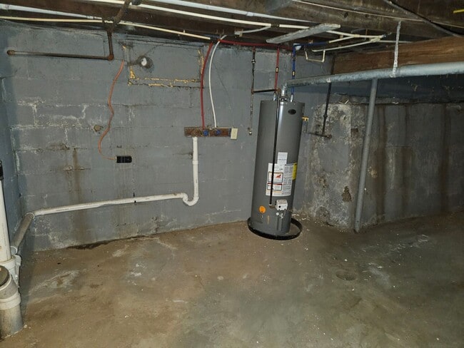 Building Photo - Clean 2 bedroom, 1 bath.