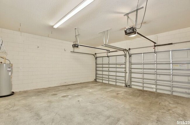 Building Photo - Gorgeous 4/3.5 Home with a Large Fenced Ba...