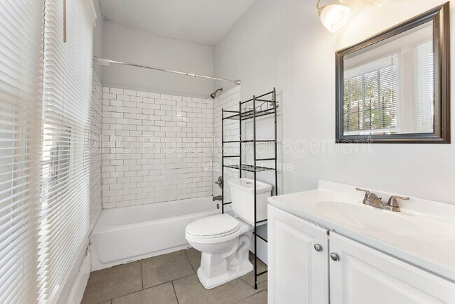 Building Photo - 896 Spencer St NW