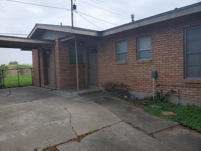 Primary Photo - 2301 N Parkwood Dr
