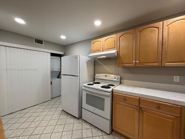 Building Photo - 7875 Margate Blvd