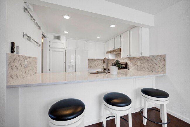 Building Photo - 2280 Hurley Way